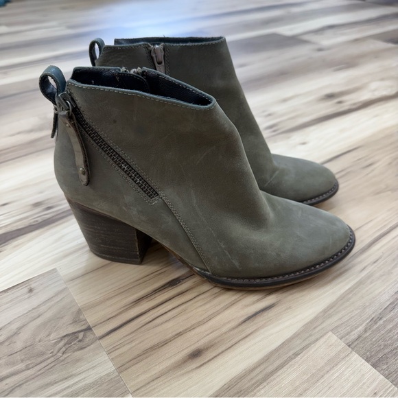 Blondo Nivada Green Waterproof Ankle Booties with Zipper Detail - Picture 1 of 8